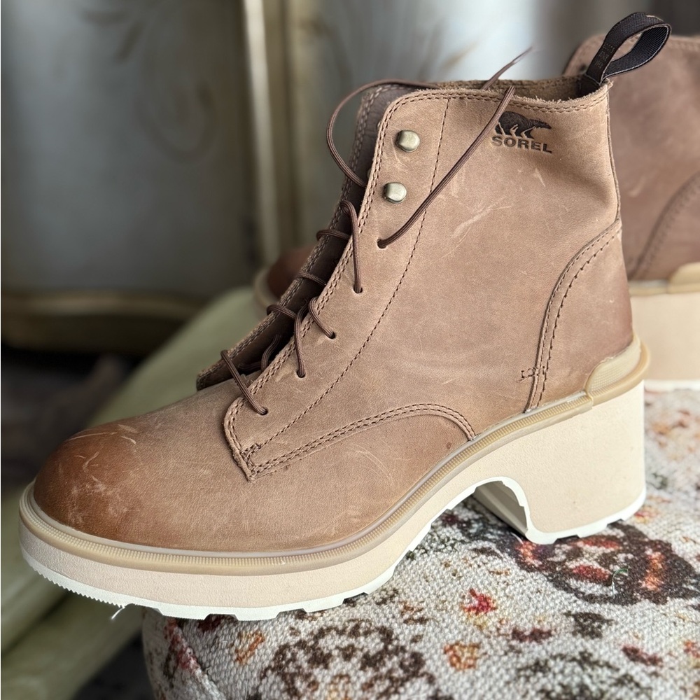 SOREL waterproof boots  Women's Tan Leather Boots - Picture 9 of 15